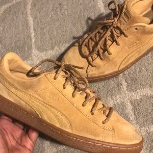 Puma sneakers rarely worn light scuff in the front